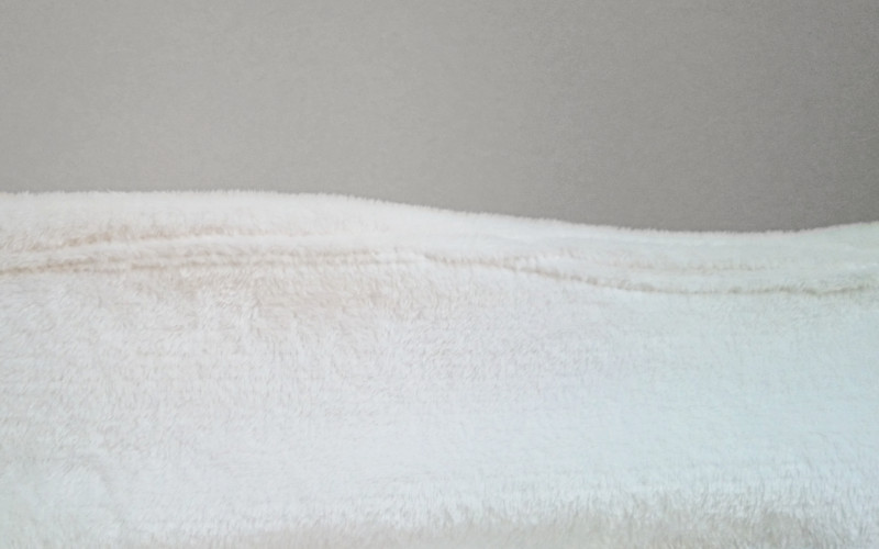 3 ニトリやわらかマイクロファイバー毛布2019縫い目２